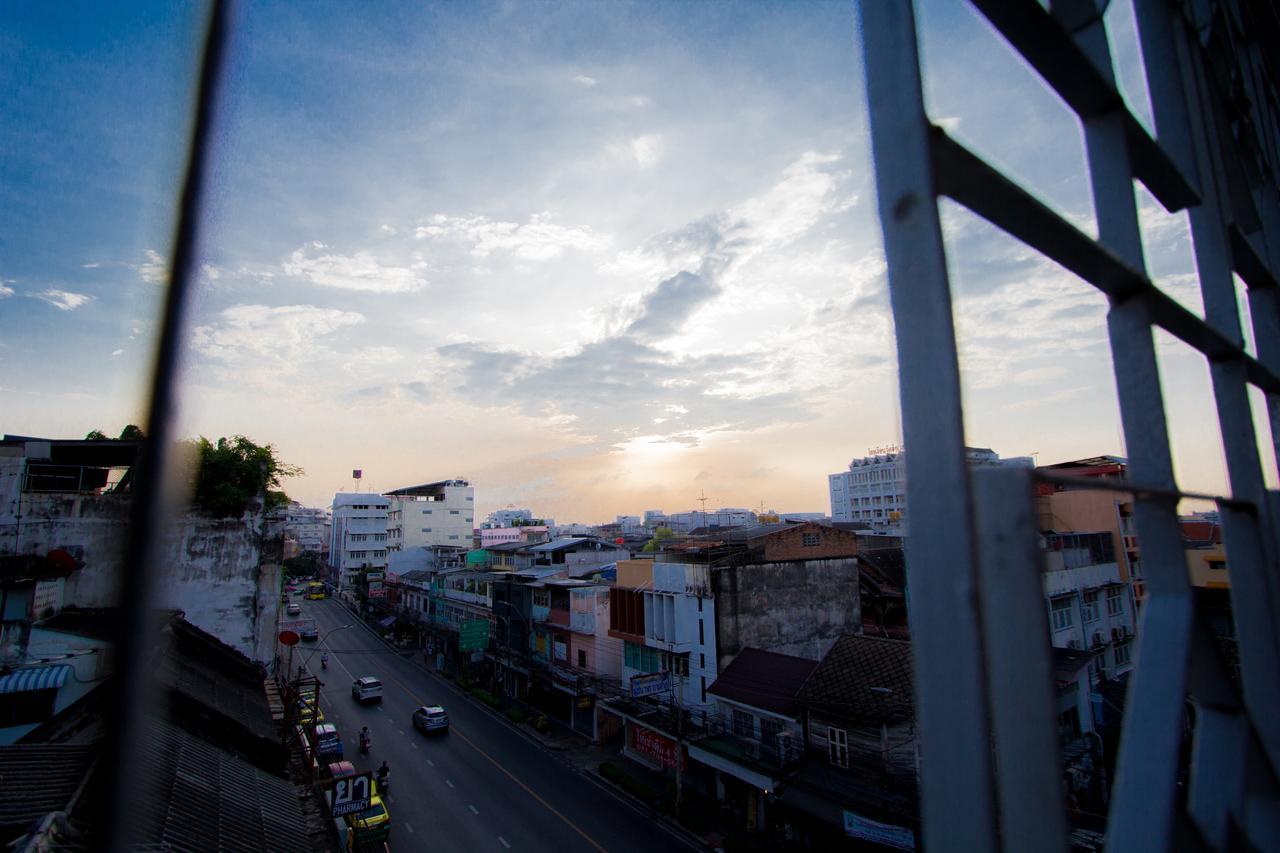 Bts Khaosan Hostel Bangkok Exterior photo